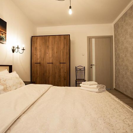 Ultra Lux 3 Rooms Apartment Near Arena City Kyiv Exterior photo