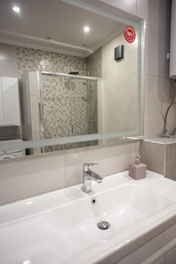 Ultra Lux 3 Rooms Apartment Near Arena City Kyiv Exterior photo